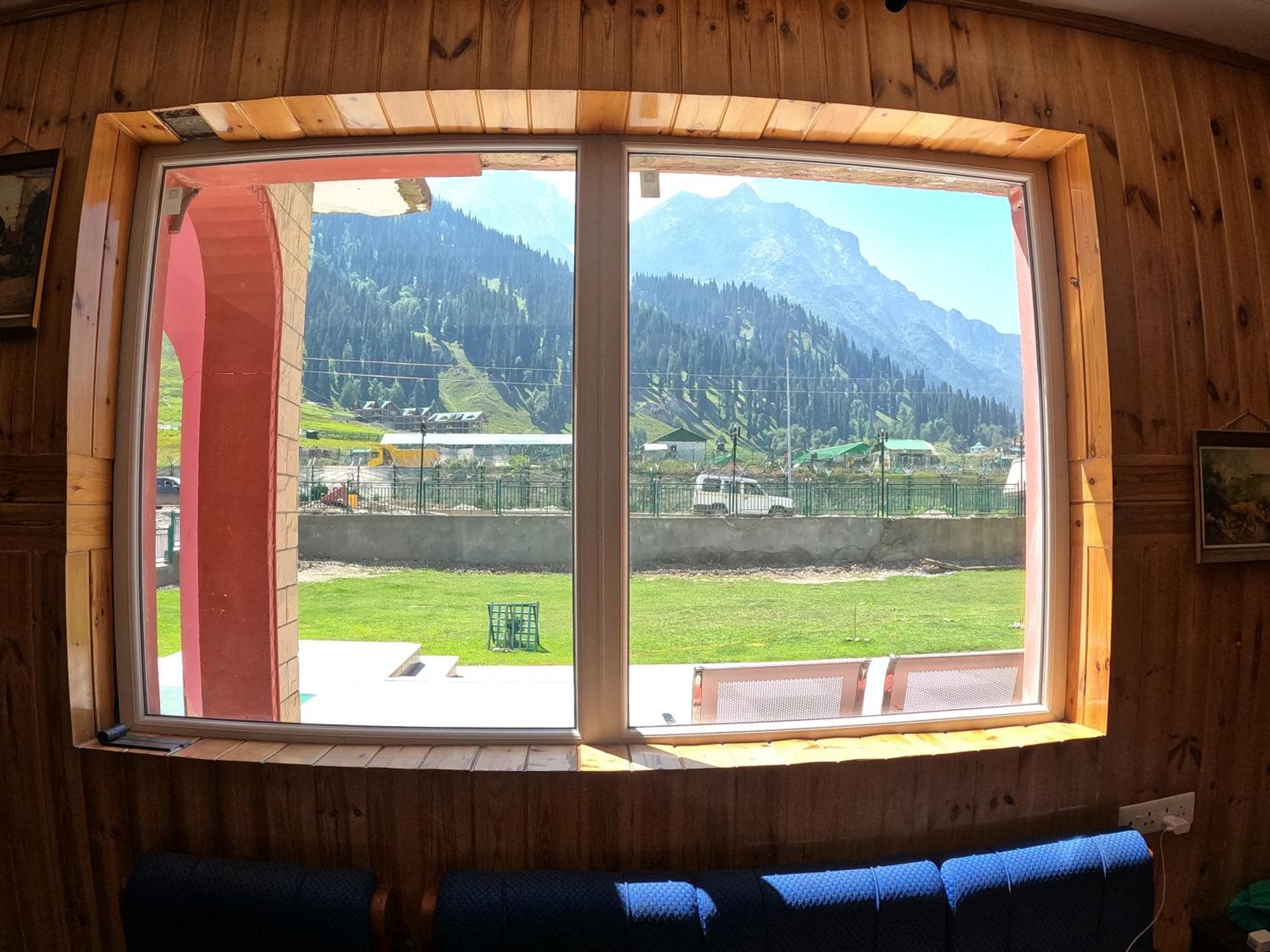 Hotel Barzman Sonāmarg Exteriör bild