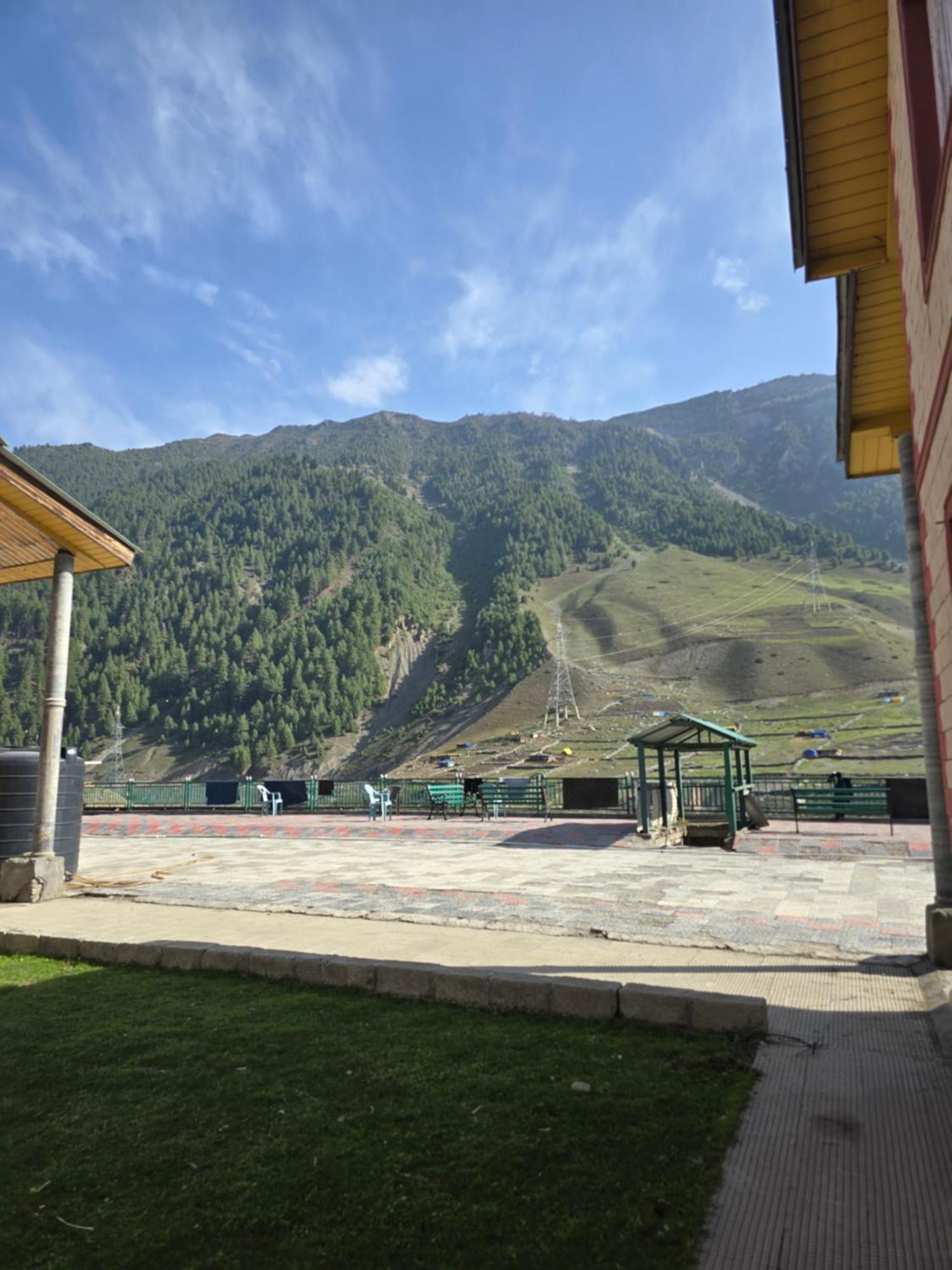 Hotel Barzman Sonāmarg Exteriör bild