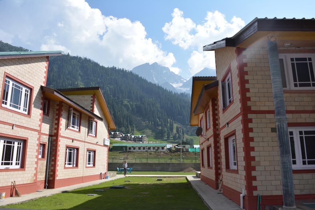 Hotel Barzman Sonāmarg Exteriör bild