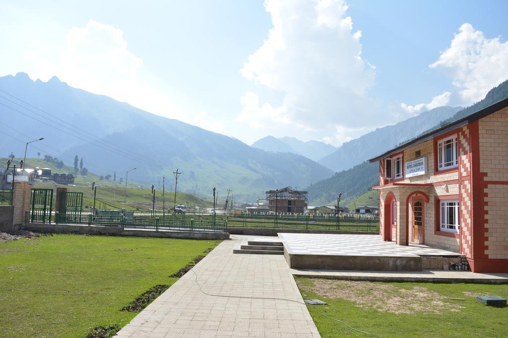Hotel Barzman Sonāmarg Exteriör bild