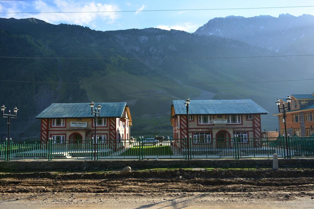 Hotel Barzman Sonāmarg Exteriör bild