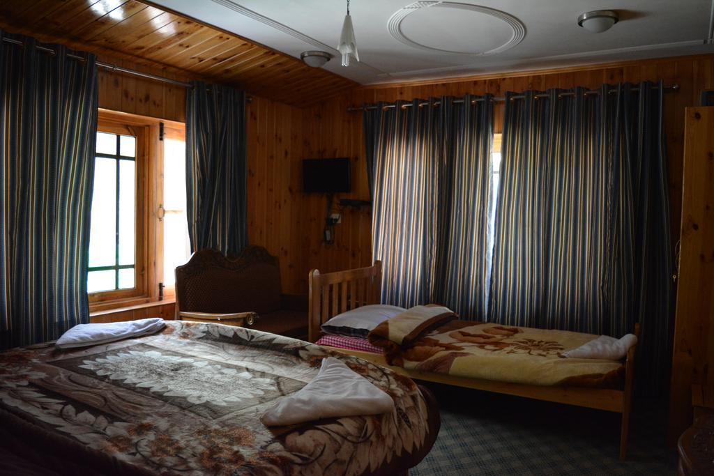 Hotel Barzman Sonāmarg Exteriör bild